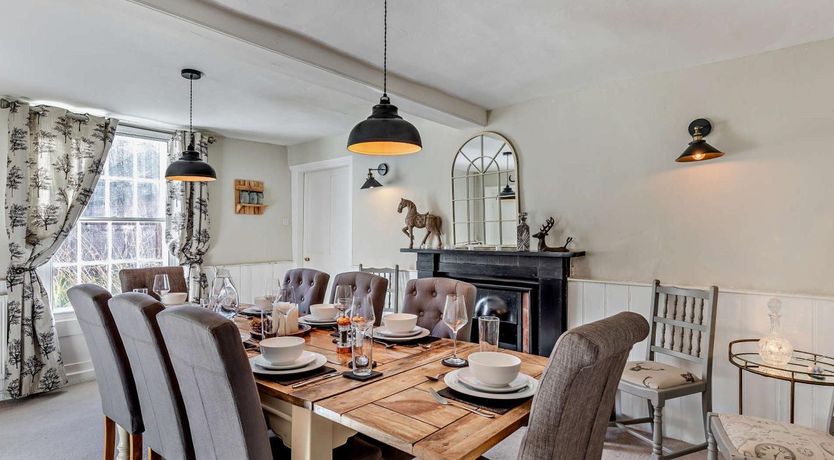 Photo of 6 Bed in Beaconsfield