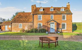 Photo of 6 Bed in Beaconsfield