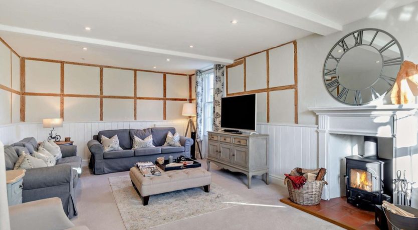 Photo of 6 Bed in Beaconsfield
