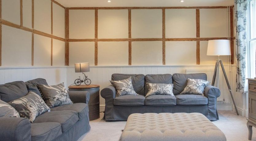 Photo of 6 Bed in Beaconsfield