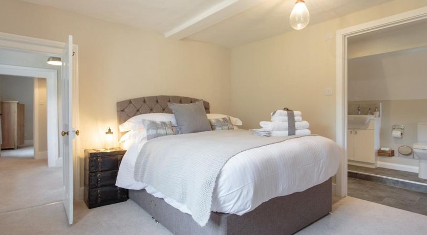 Photo of 6 Bed in Beaconsfield