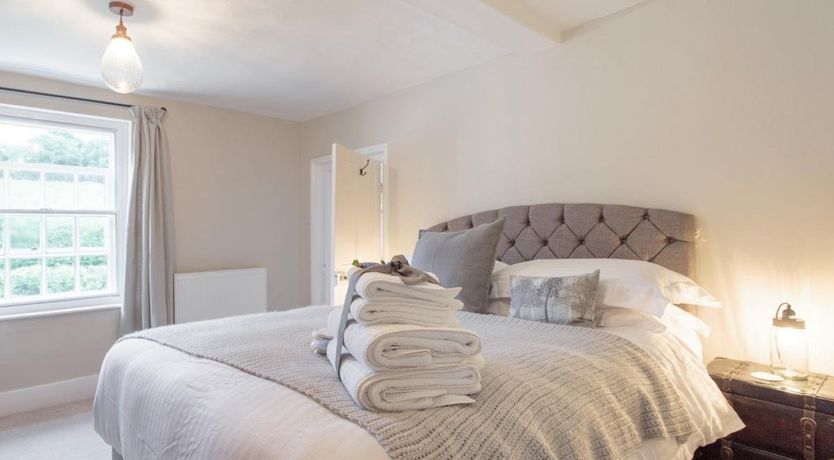 Photo of 6 Bed in Beaconsfield