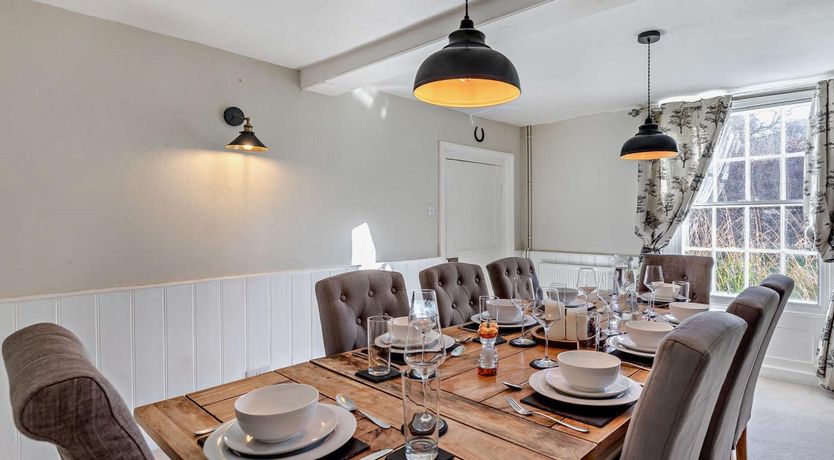 Photo of 6 Bed in Beaconsfield