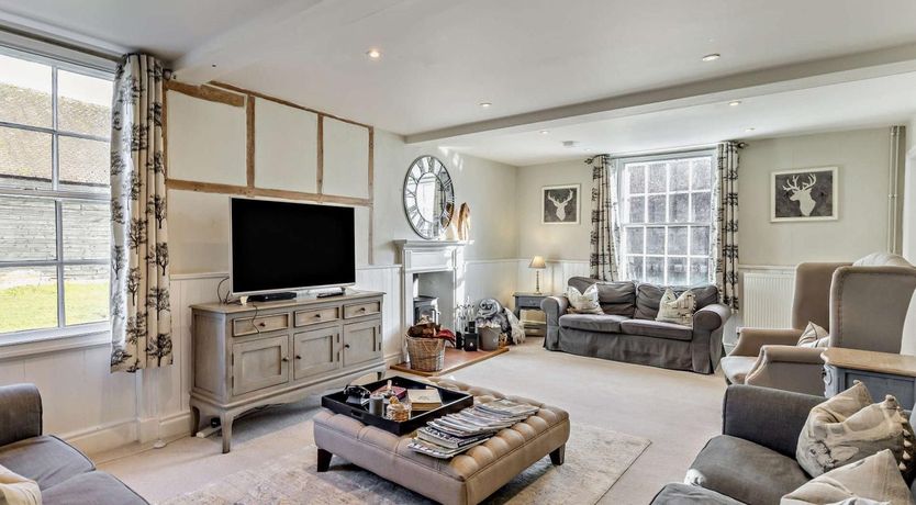 Photo of 6 Bed in Beaconsfield