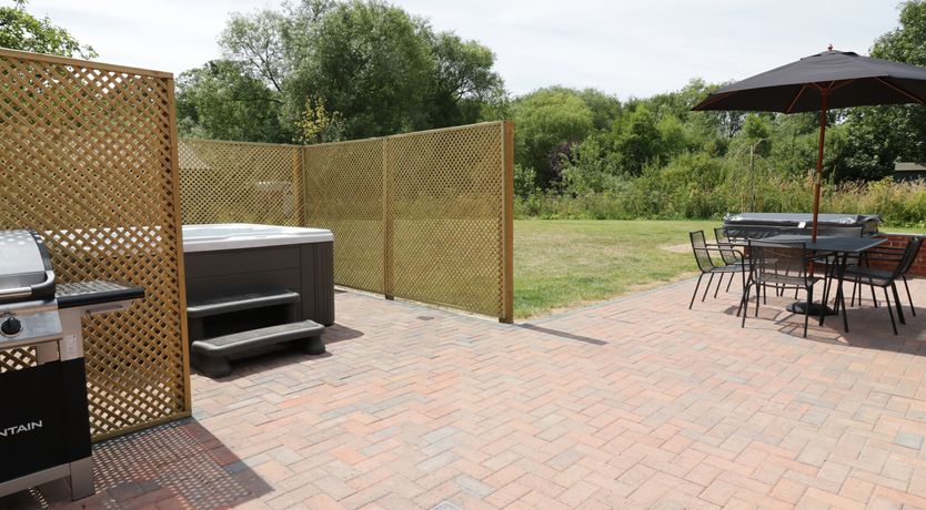 Photo of Whitehands Farm Barn