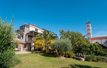Damir Holiday Home