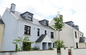 Blue Harbour - Bwthyn y Traeth Holiday Cottage