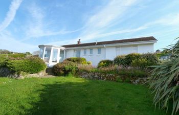 Ger y Traeth Holiday Cottage