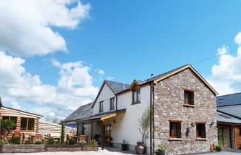 Ysgubor y Dderwen Holiday Cottage