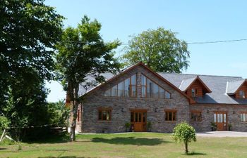 Llety Llyn y Fan Holiday Cottage