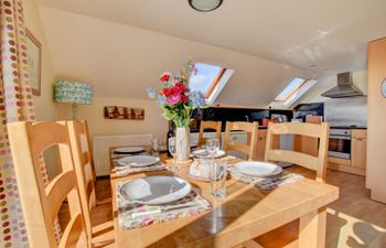 Ty'r Gwalch Holiday Cottage