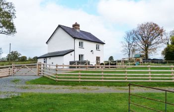 Cwmcelyn Holiday Cottage