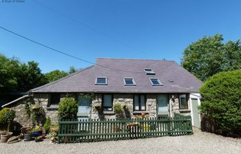 Stone Barn Cottage - Ysgubor Cerrig Holiday Cottage