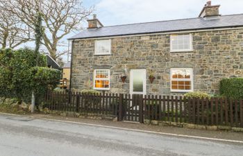 Llwyn Celyn Holiday Cottage
