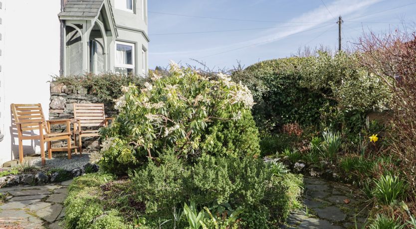 Photo of White House