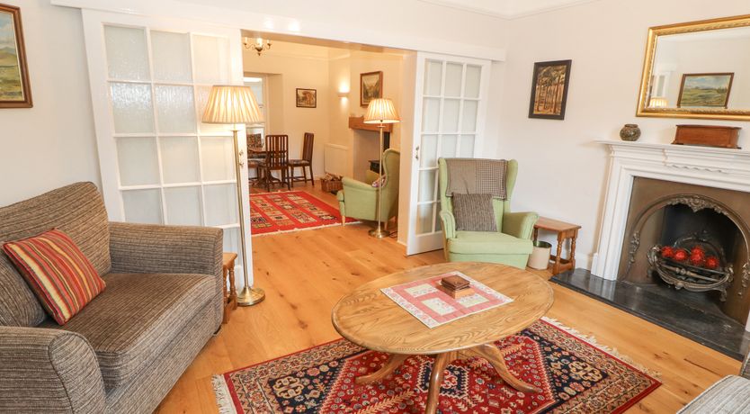 Photo of White House