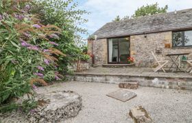 Photo of pond-end-cottage