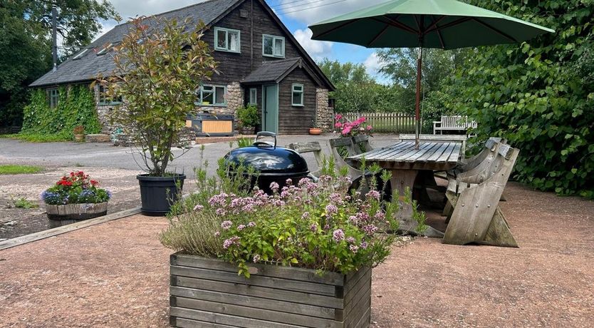 Photo of 6 Bed in Sheldon