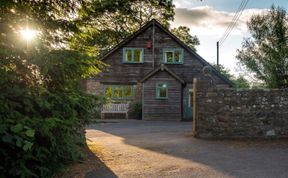 Photo of 6 Bed in Honiton