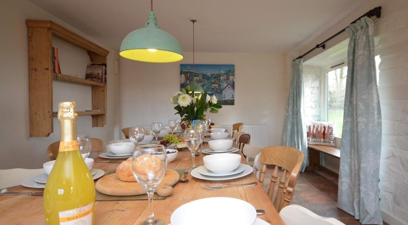 Photo of 6 Bed in Honiton