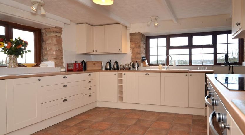 Photo of 6 Bed in Honiton