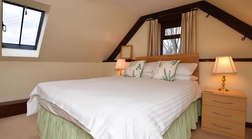 Photo of 2 Bed in Ellicombe