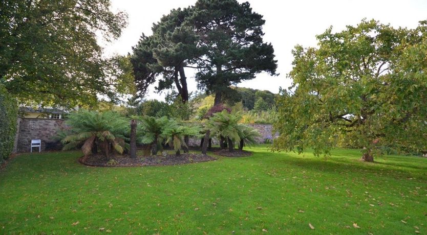 Photo of 2 Bed in Ellicombe