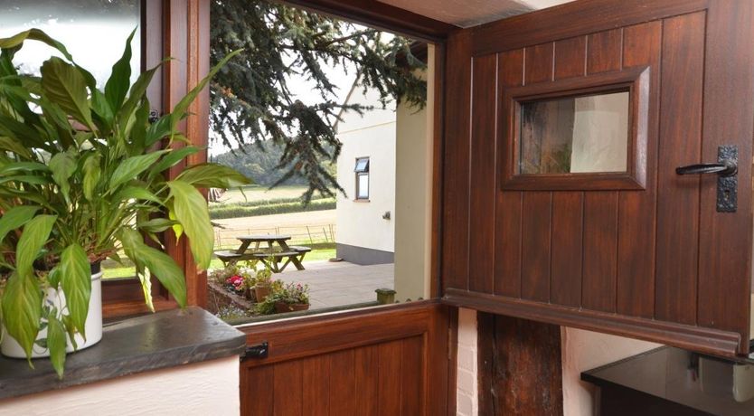 Photo of 2 Bed in Ellicombe