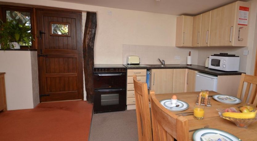 Photo of 2 Bed in Ellicombe