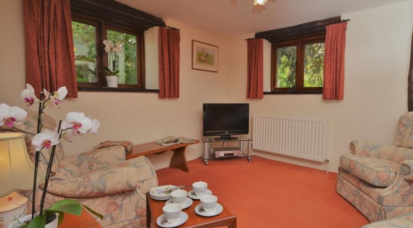 Photo of 2 Bed in Ellicombe