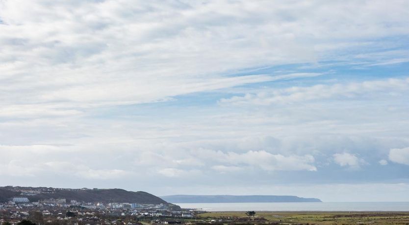 Photo of 4 Bed in Appledore