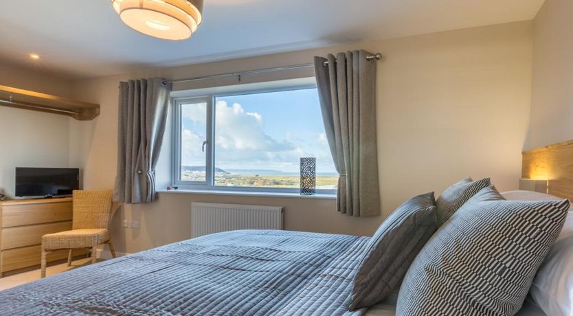 Photo of 4 Bed in Appledore