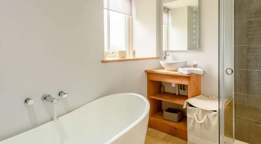 Photo of 5 Bed in Botwnnog