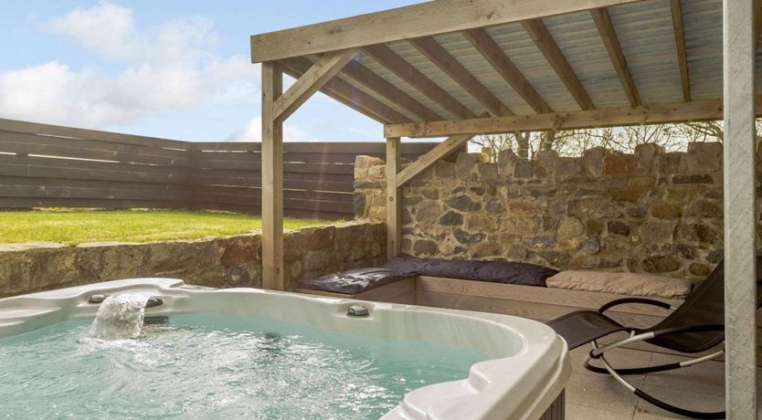 Photo of 5 Bed in Botwnnog