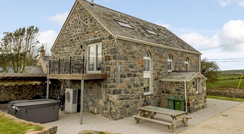 Photo of 5 Bed in Botwnnog