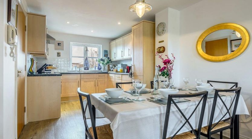 Photo of 3 Bed in Hillhead