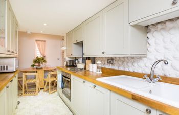 2 Bed in Eastbourne Holiday Cottage