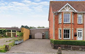 House in Dorset Villa