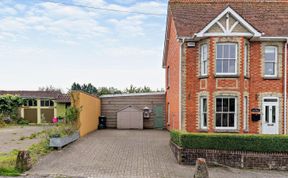 Photo of 3 Bed in Gillingham