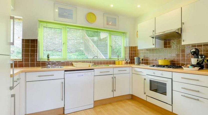 Photo of 3 Bed in Brixham