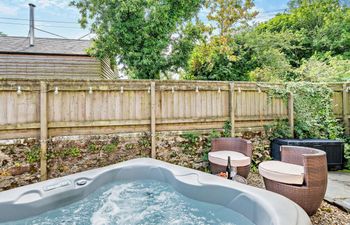 in Mawgan Porth  (55333) Apartment