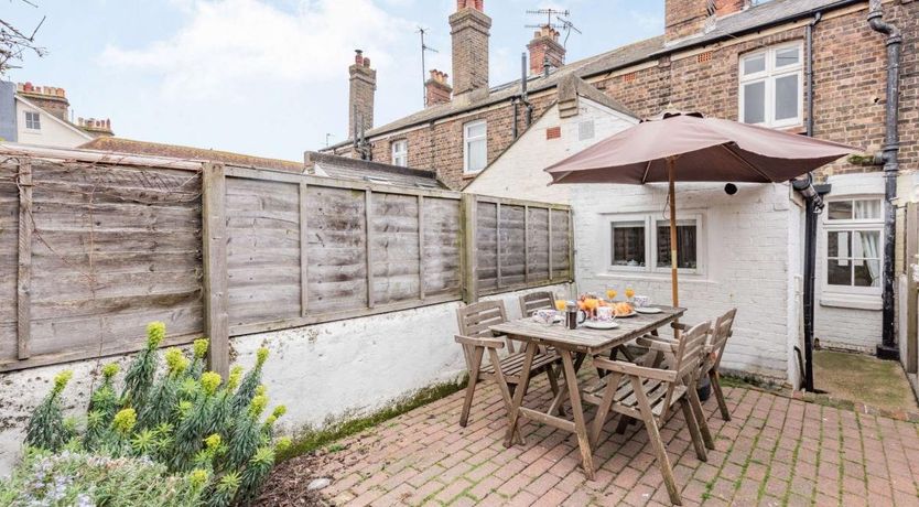 Photo of 2 Bed in Eastbourne