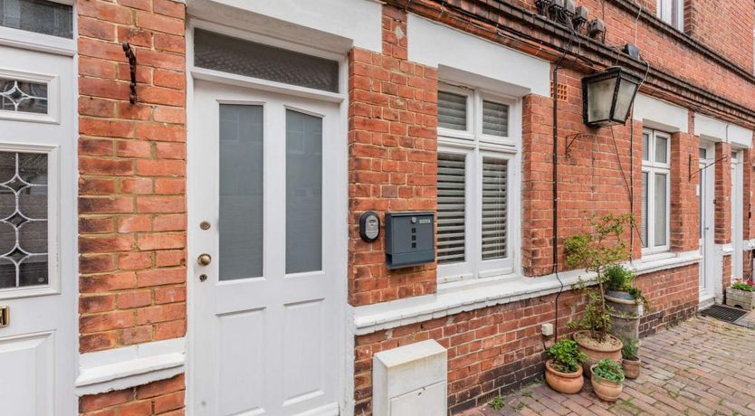 Photo of 2 Bed in Eastbourne