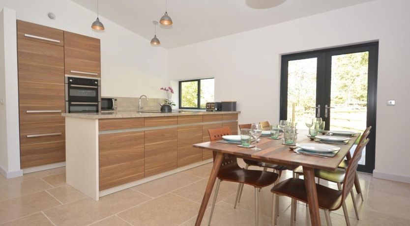 Photo of 5 Bed in Llanvihangel Crucorney