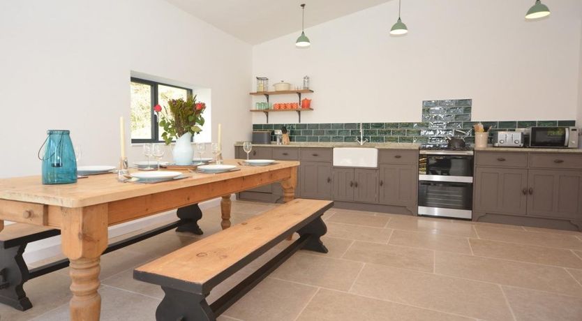 Photo of 5 Bed in Llanvihangel Crucorney