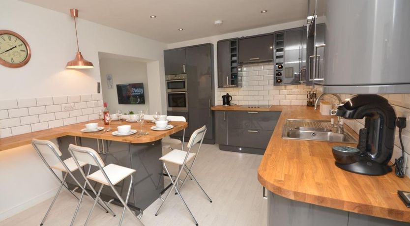 Photo of 4 Bed in Appledore