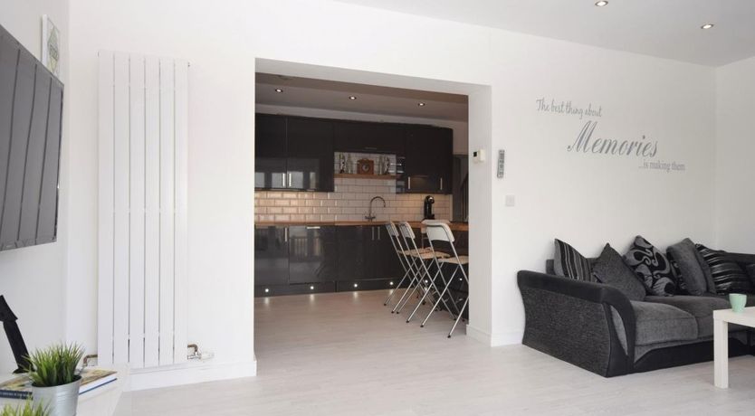 Photo of 4 Bed in Appledore