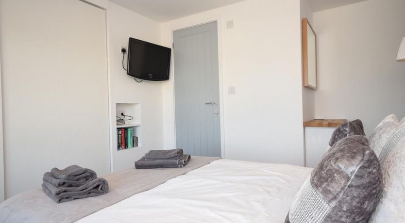 Photo of 4 Bed in Appledore