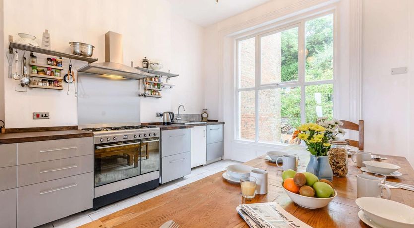 Photo of 7 Bed in St. Leonards-on-sea