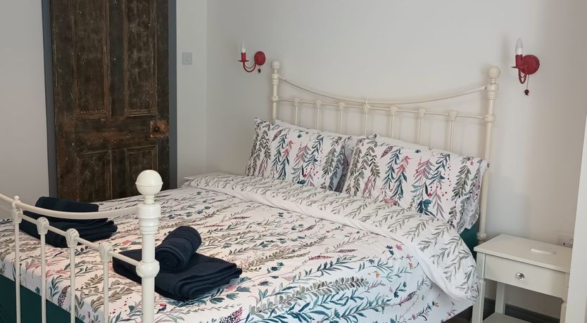 Photo of M044 An Teach Cloich 